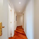 Cosy 2bdr Flat In Downtown By Lovelystay *
