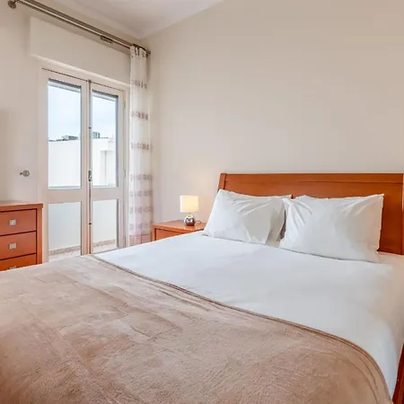 Cosy 2bdr Flat In Downtown By Lovelystay *