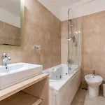 Διαμέρισμα Cosy 2bdr Flat In Downtown By Lovelystay