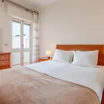 Cosy 2bdr Flat In Downtown By Lovelystay *