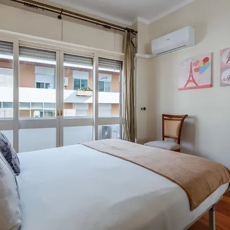 Cosy 2bdr Flat In Downtown By Lovelystay